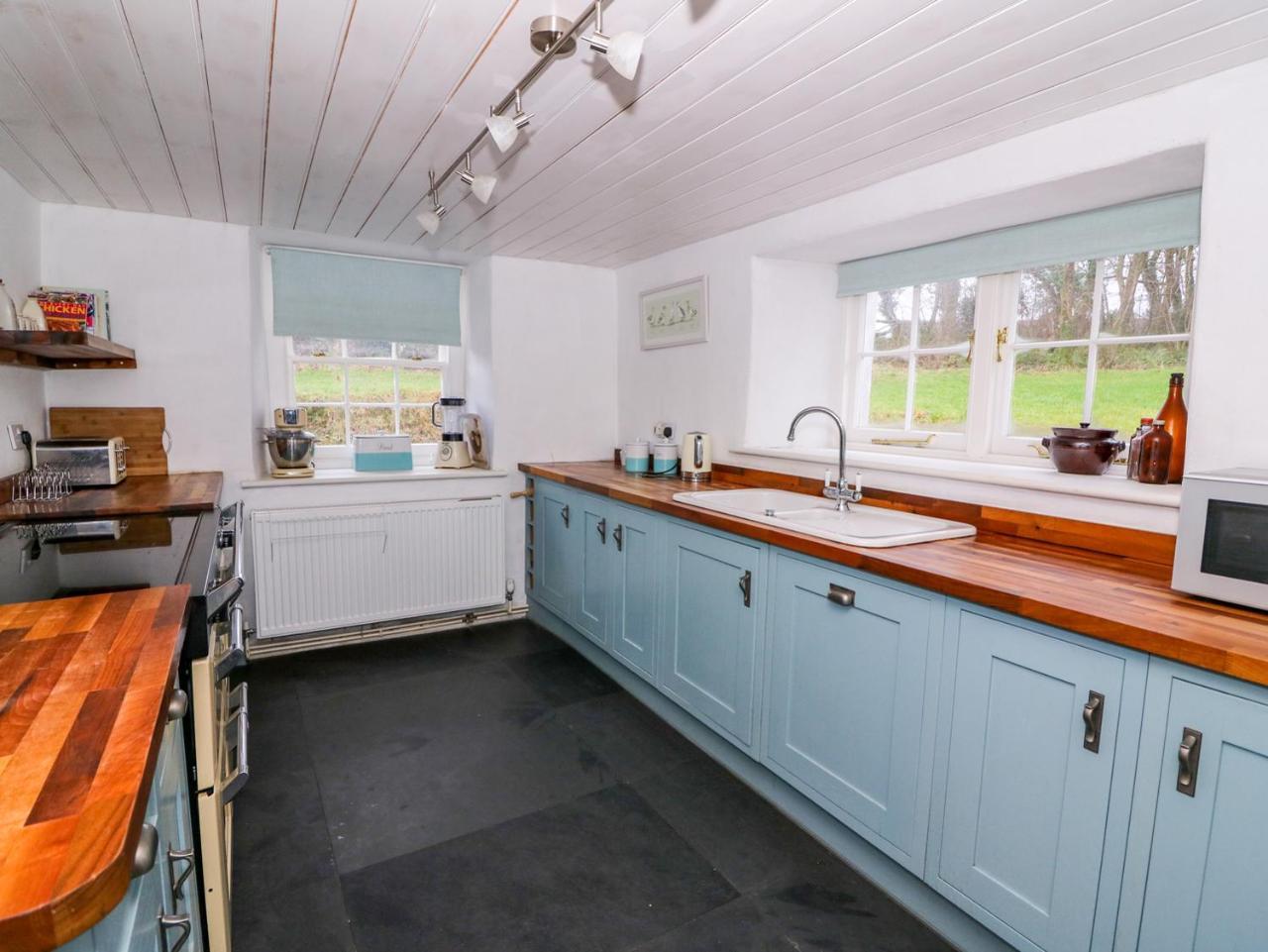 Villa Llwyncadfor Farm à Llangunllo Extérieur photo